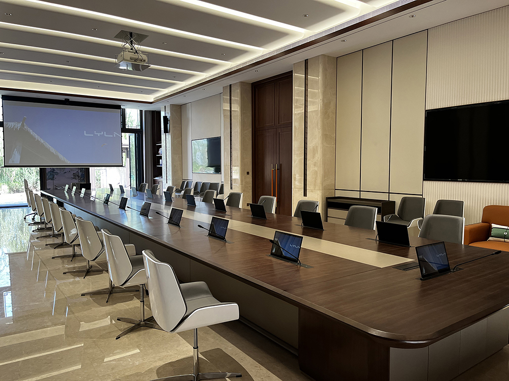 最新の会社の事例について LYLN 格納式モニター (スペイン)